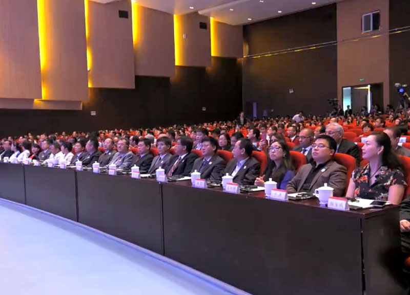 每个妇女，，，，，，，每个儿童启动仪式